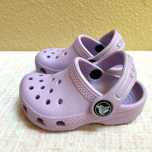 Lavender toddler crocs size 4